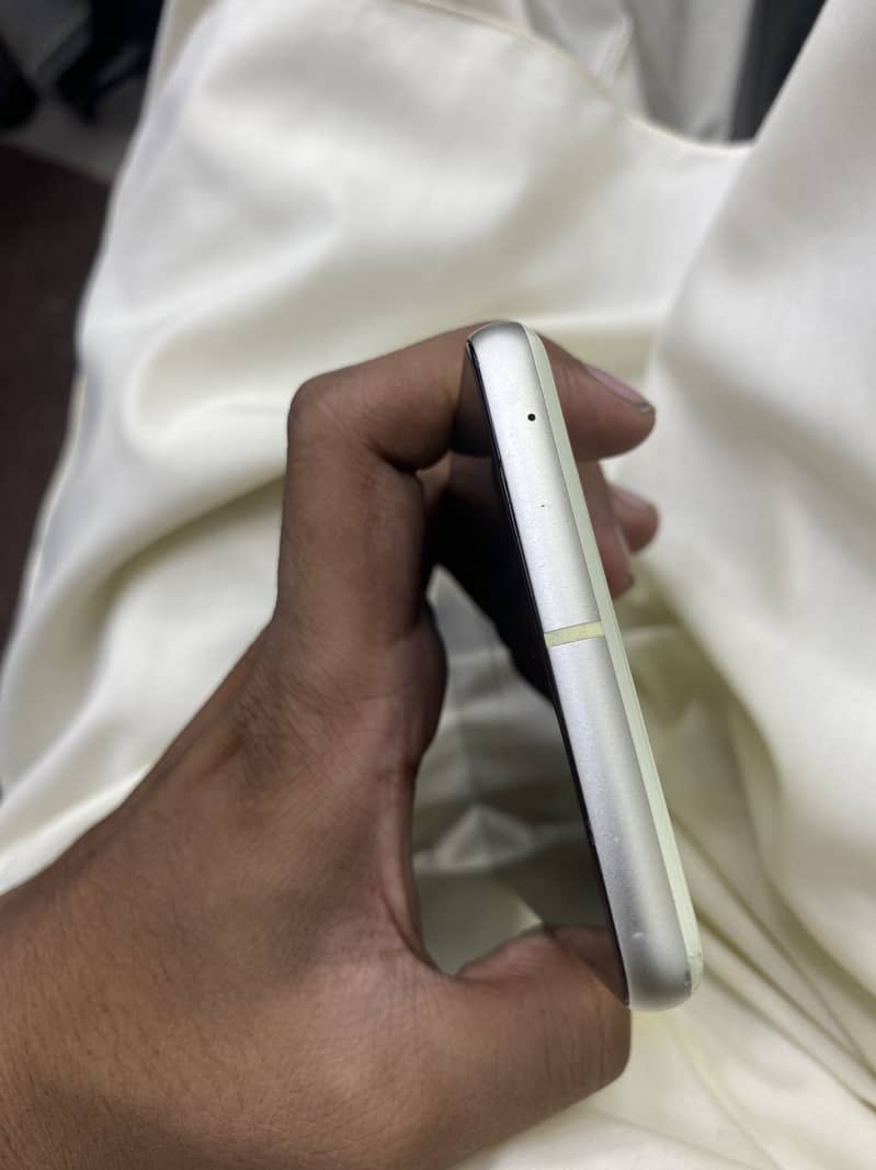 Google Pixel 7 4