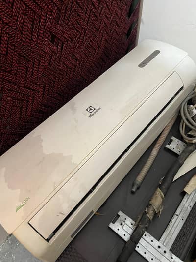 Electrolux 1.5 ton AC for Sale in Punjab University New Campus Lahore