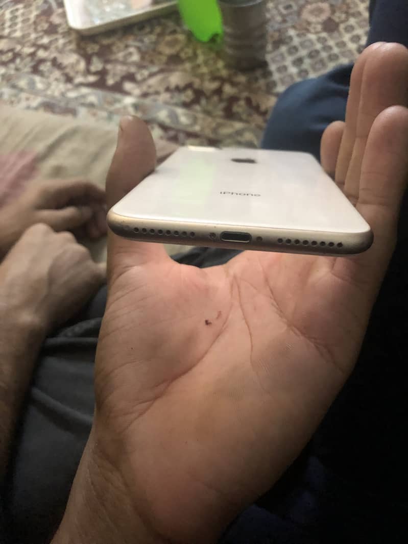 Apple iPhone 8 Plus 2