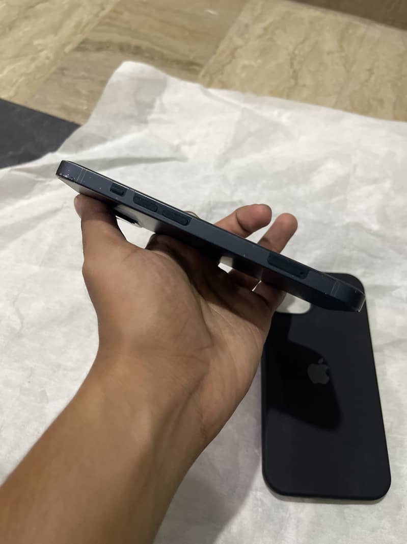Apple iPhone 13 2