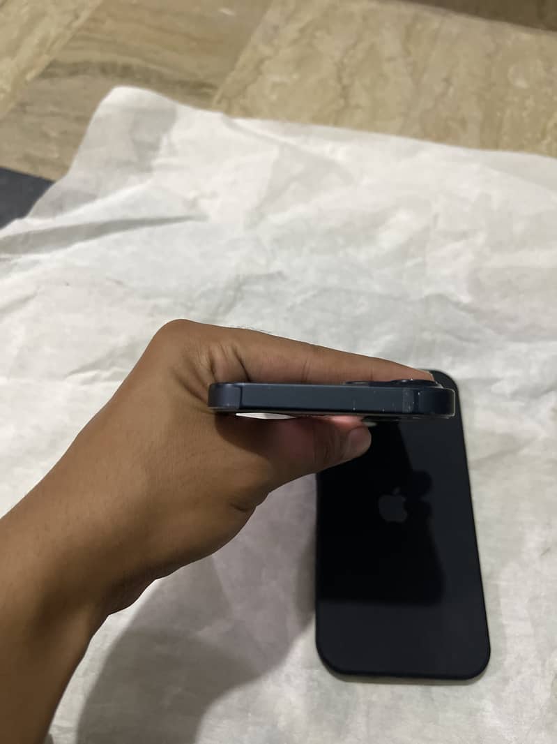 Apple iPhone 13 3