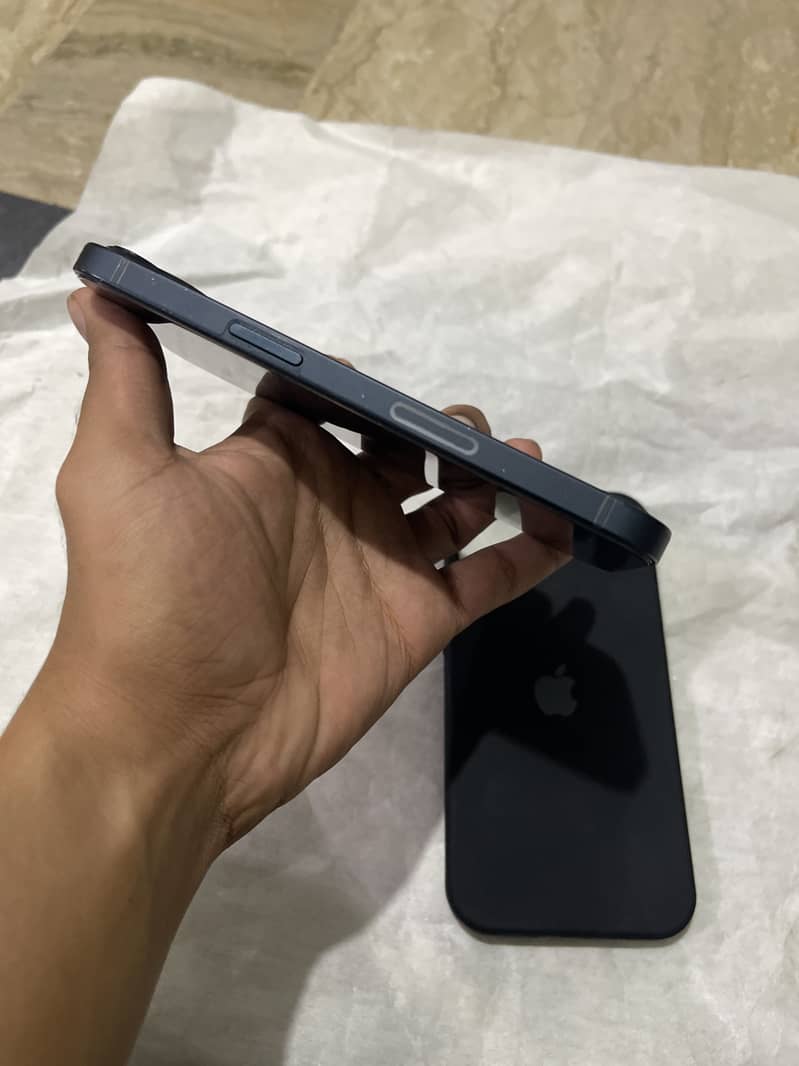 Apple iPhone 13 4