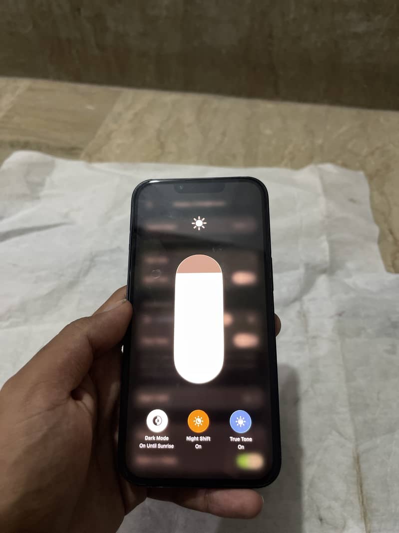 Apple iPhone 13 8