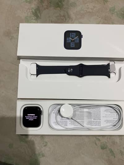 Apple watch Se 44mm (Gen2] just box open