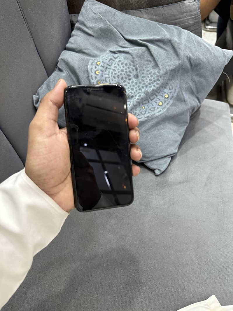 Apple iPhone X 4