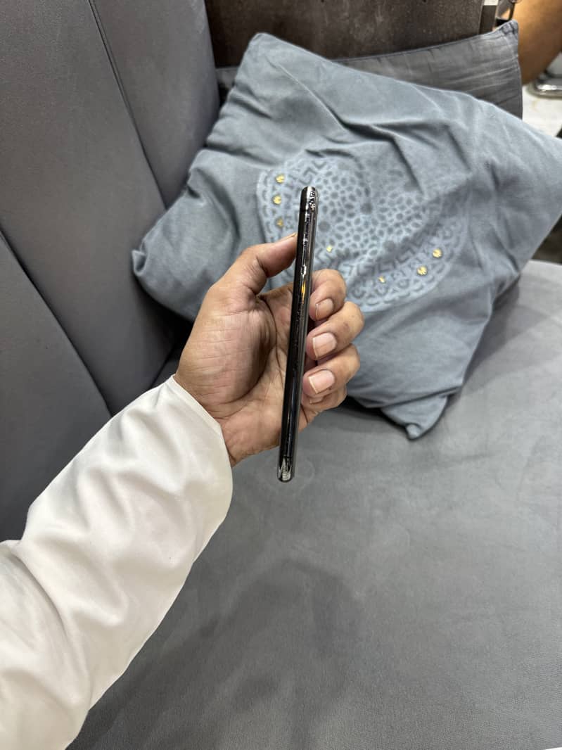 Apple iPhone X 5