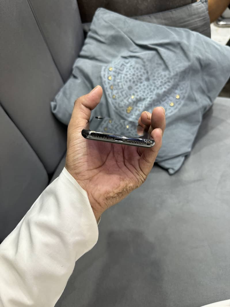 Apple iPhone X 6