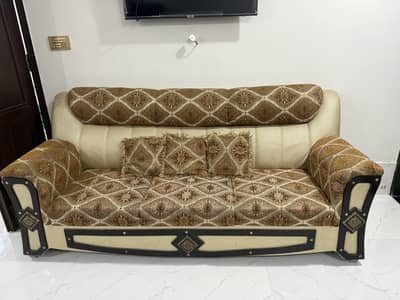 Premium Sofa Set (3+2+1) – Neat & Well Maintained