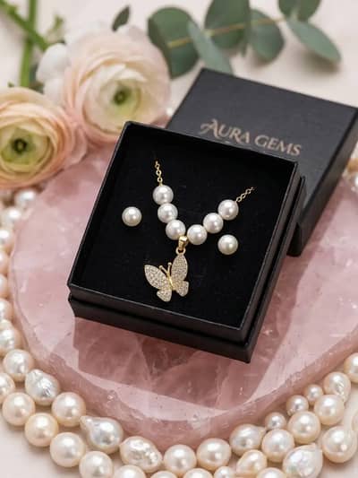 Modern Design Gold Plated Crystal Pendant Set