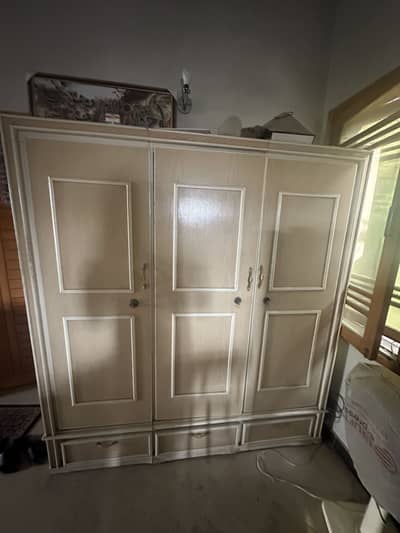 3 door wardrobe