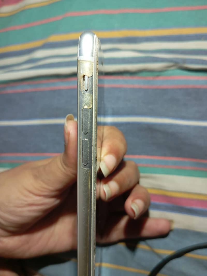Apple iPhone 8 3