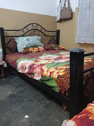 Iron double bed +5 seater + table 03105155461