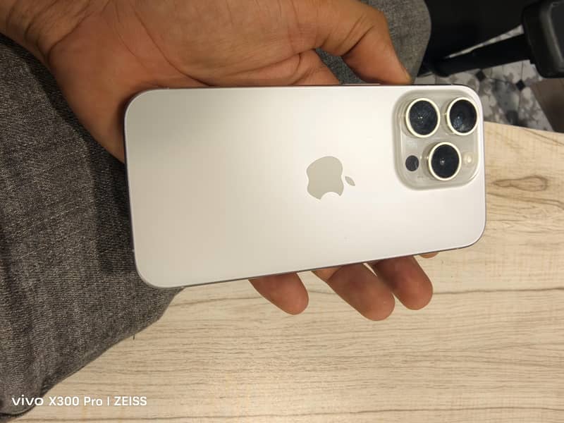 Apple iPhone 15 Pro 2
