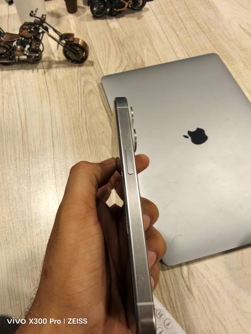 Apple iPhone 15 Pro 3