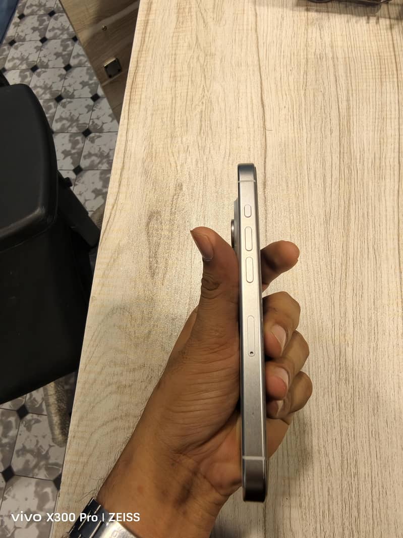 Apple iPhone 15 Pro 6