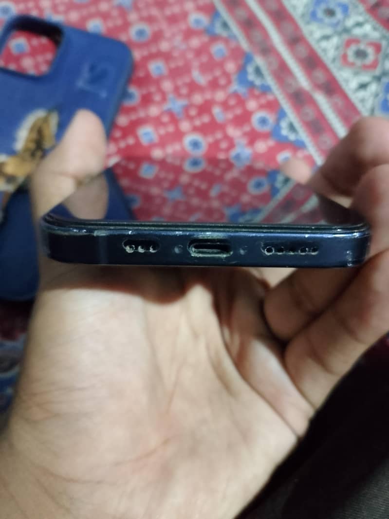 iPhone 12 4