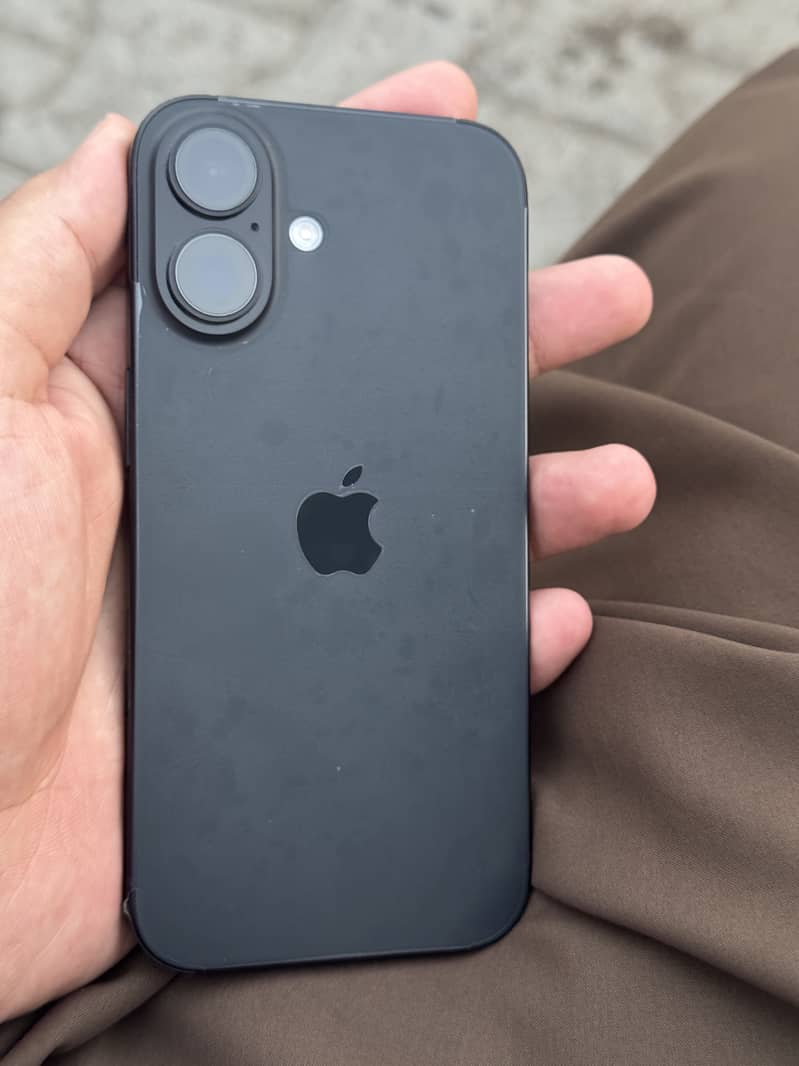 Apple iPhone 16 1