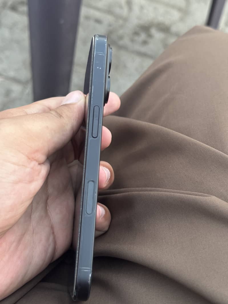 Apple iPhone 16 4
