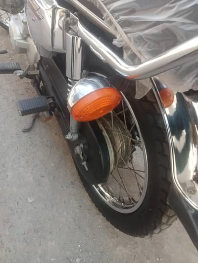 new baik argent sel brand new condition