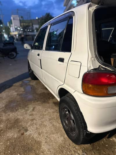 Daihatsu Cuore 2003