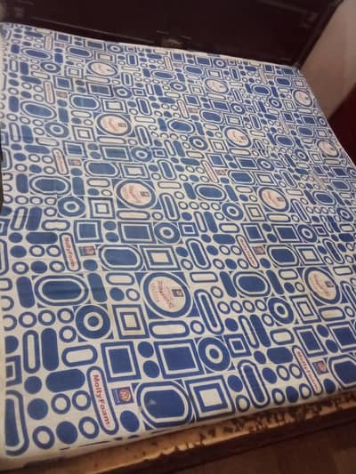 used blue Molty Foam 10/6 condition king bed
