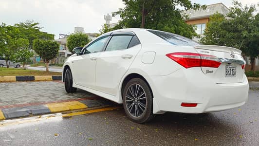 Toyota Corolla Altis Grande 2016 Full Option Sunroof Sports Kit.