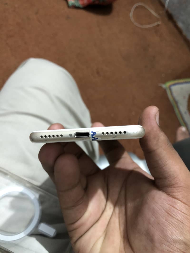 Apple iPhone 7 4