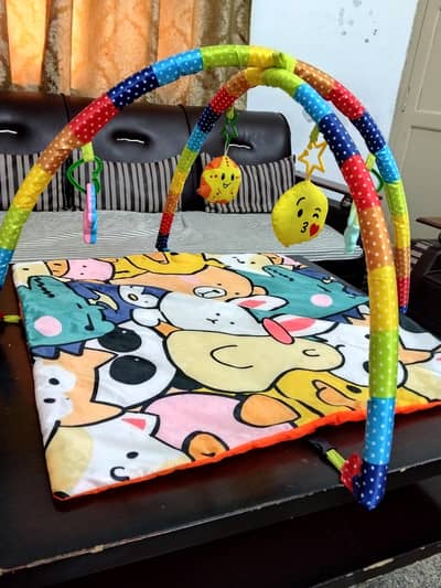 baby playing mat and baby cot