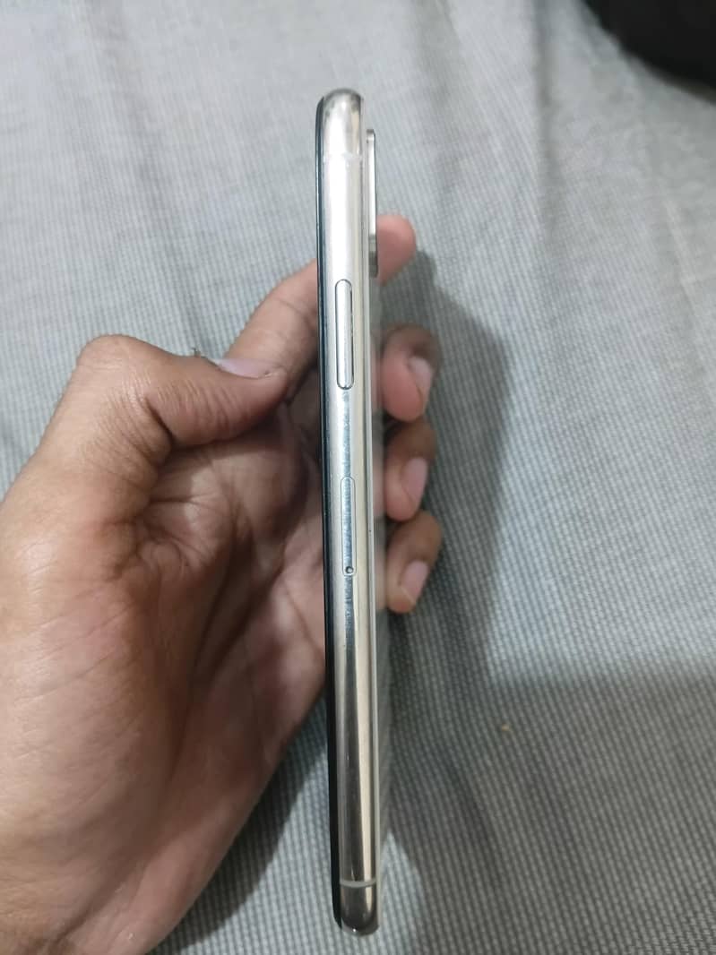 Apple iPhone X 3