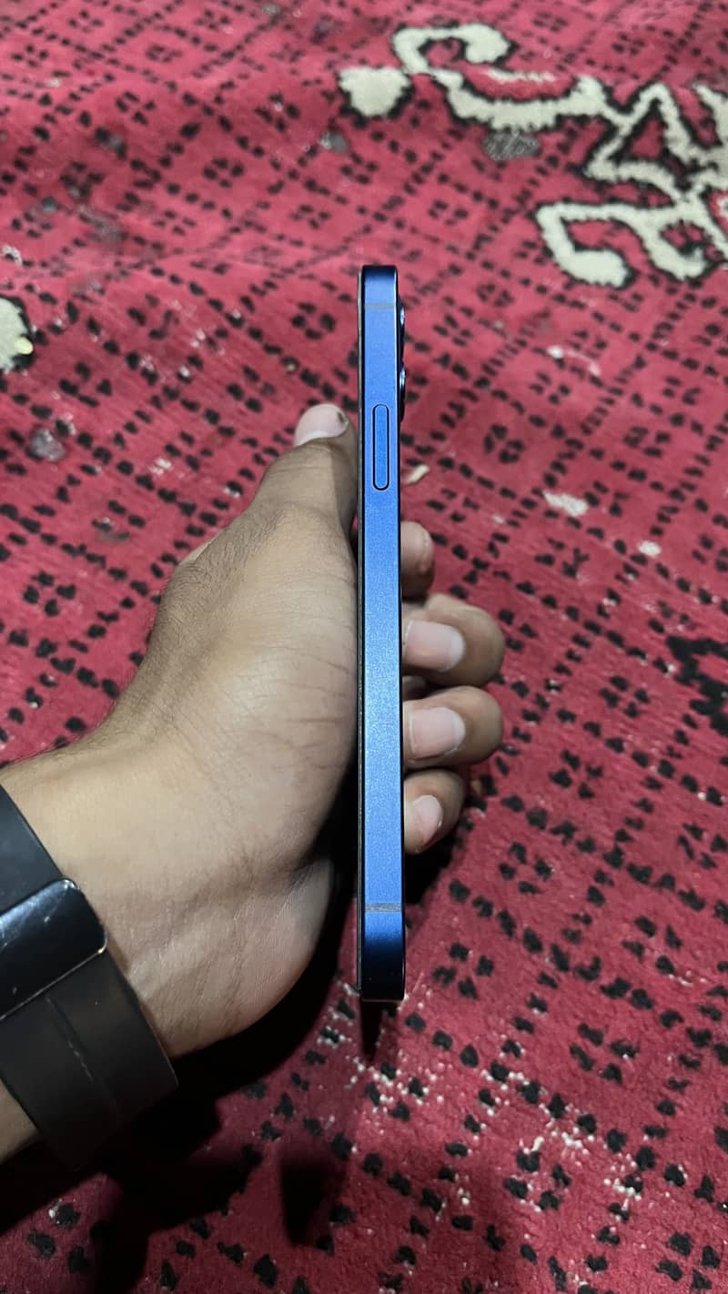 Apple iPhone 12 3