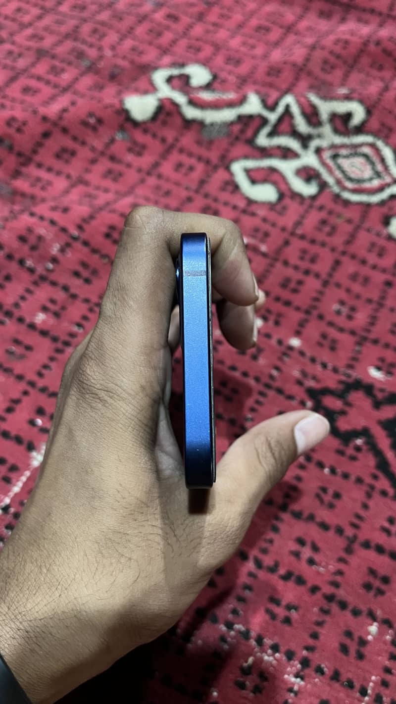 Apple iPhone 12 4