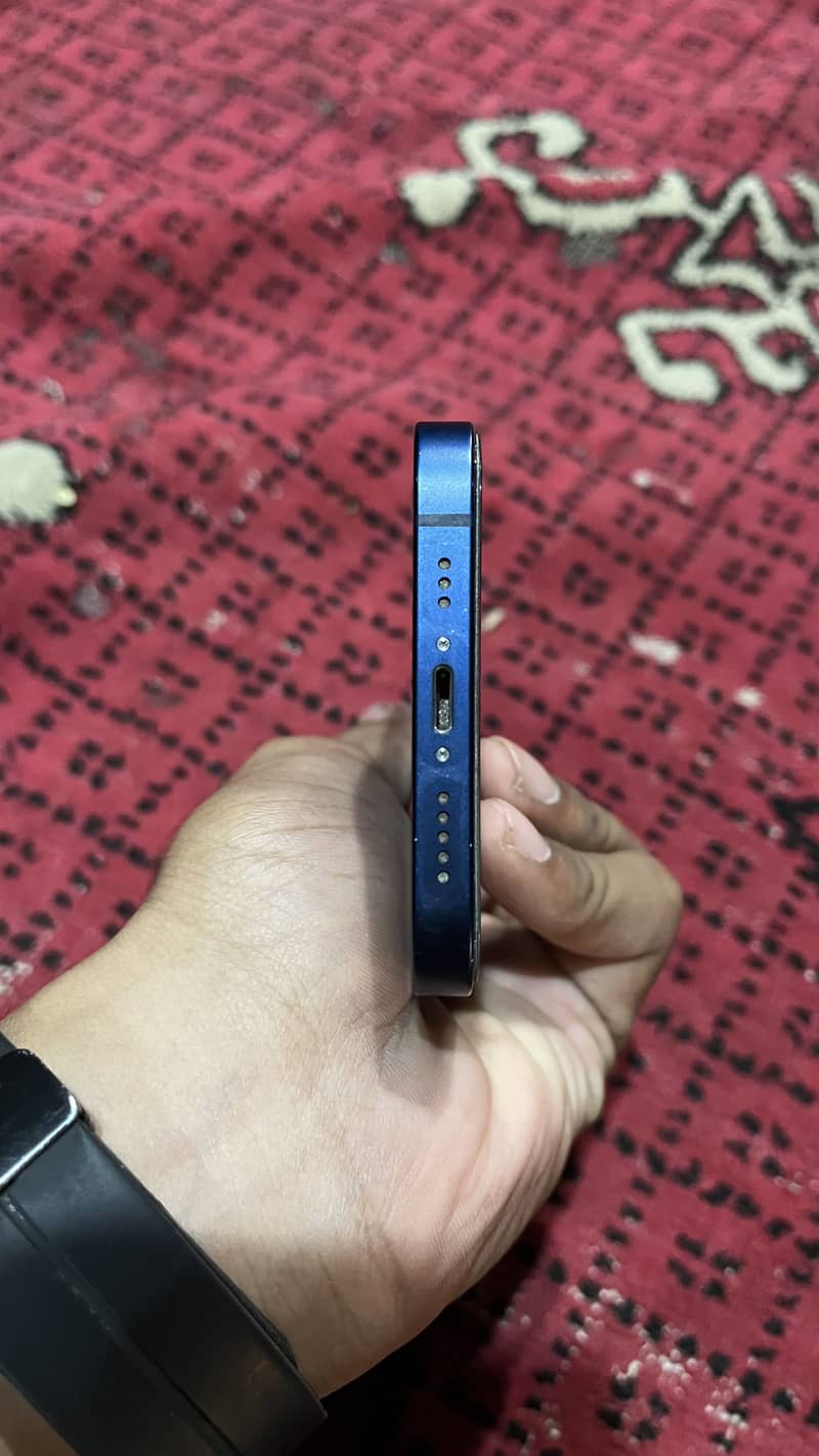 Apple iPhone 12 6
