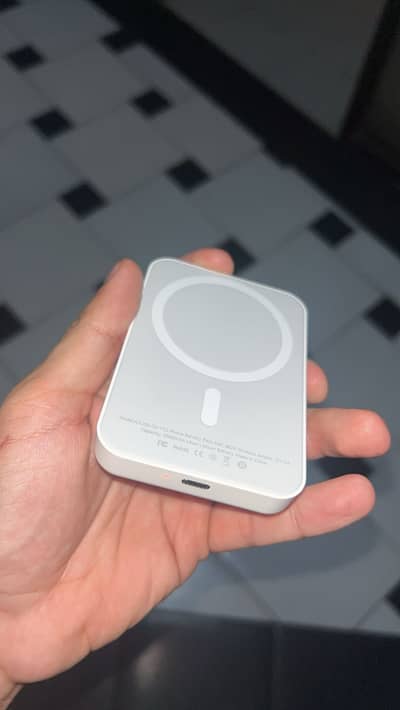 Wireless powerbank