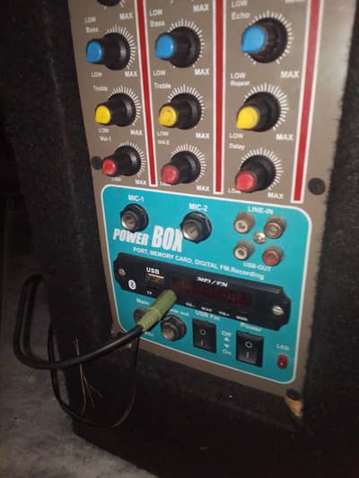 BLUETOOTHE 25 WATT 10 INCH SPEAKER AND EQUILIZER also have a teitter i