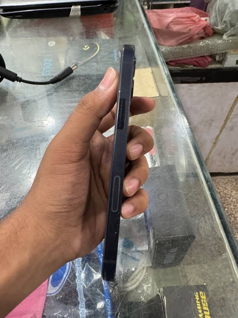 Apple iPhone 12 1