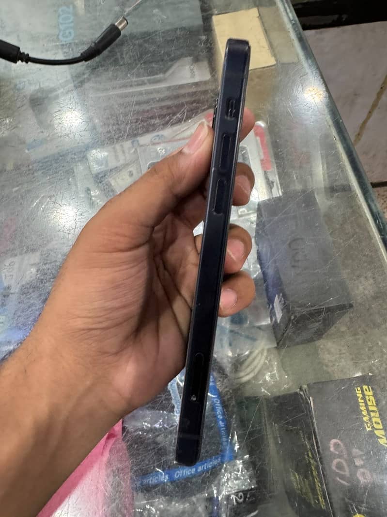 Apple iPhone 12 6