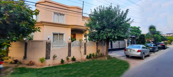 1 KANAL CORNER DOUBE UNITE LUXURY CLASS BANGALOW FURNISHED FOR SALE IN DHA PHASE 4