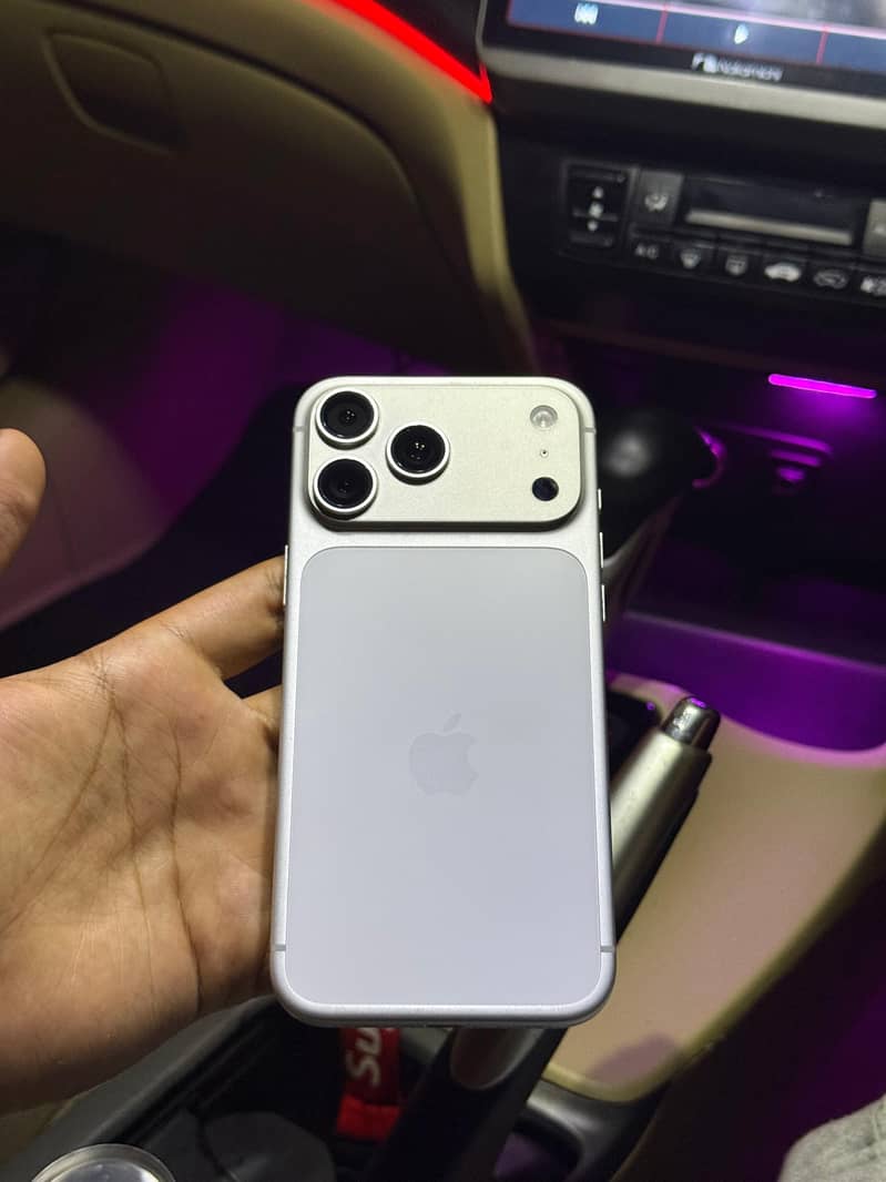 Apple iPhone 17 Pro Max 0