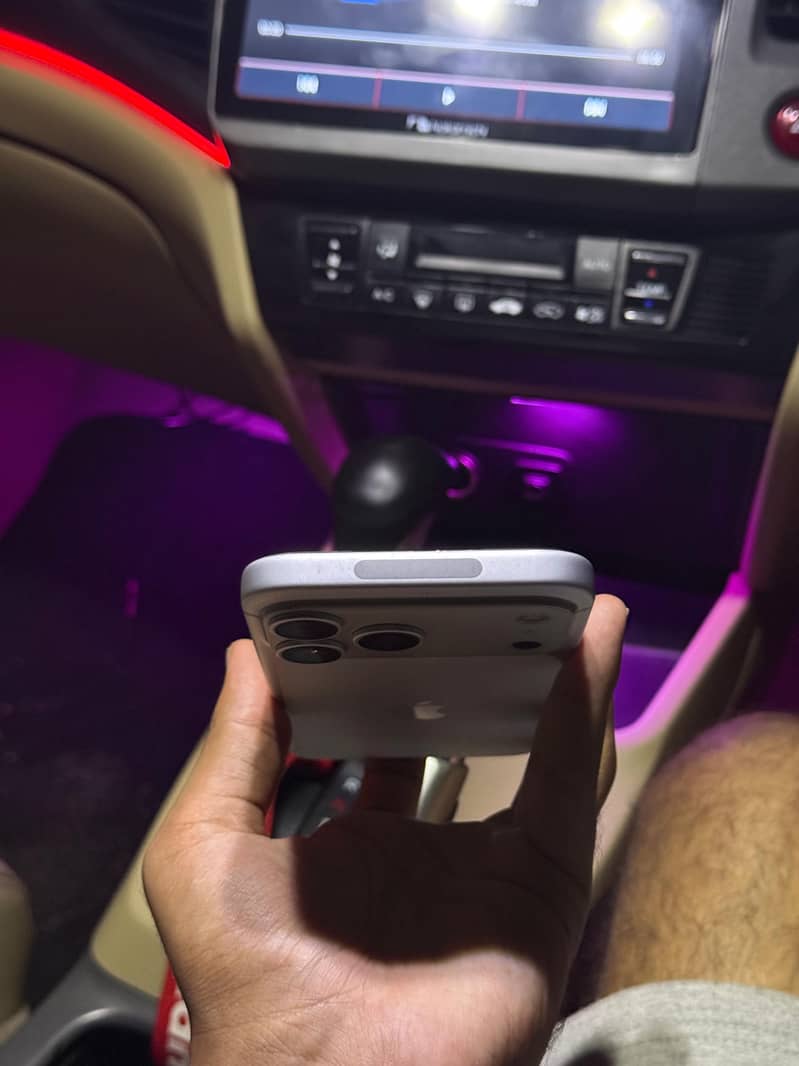 Apple iPhone 17 Pro Max 2