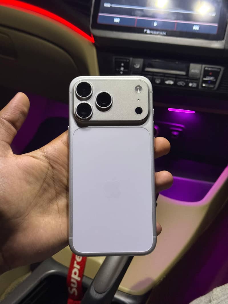Apple iPhone 17 Pro Max 3