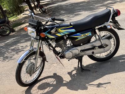 Honda 125 black colour