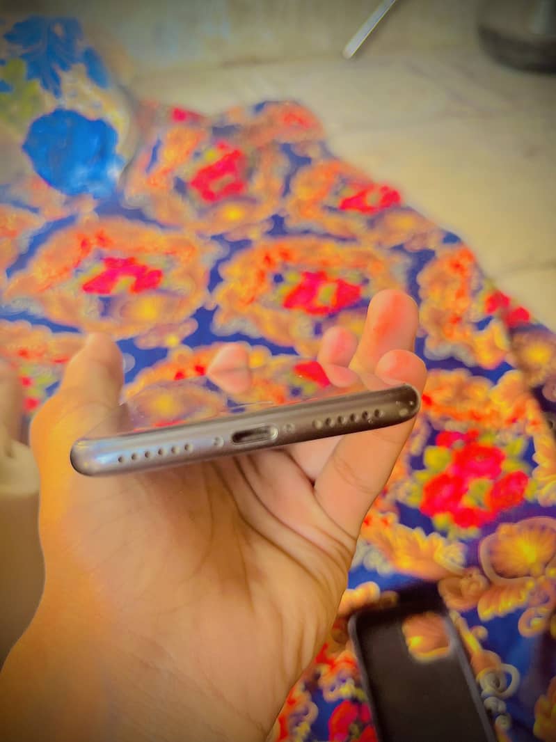 APPLE IPHONE 8 1
