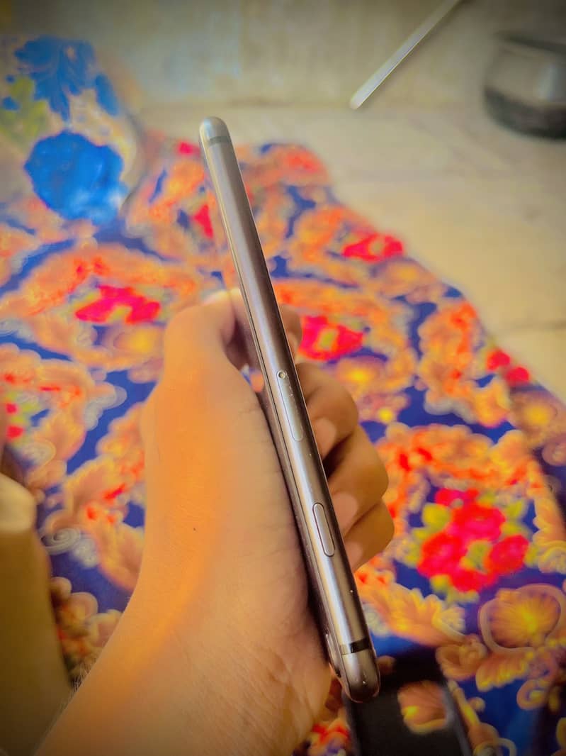 APPLE IPHONE 8 2