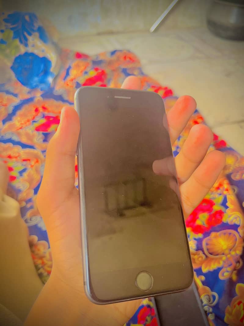 APPLE IPHONE 8 4