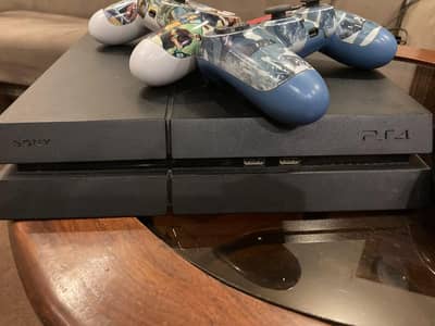 Ps4fat with 3 controller pls serious buyers contact number:03219606638