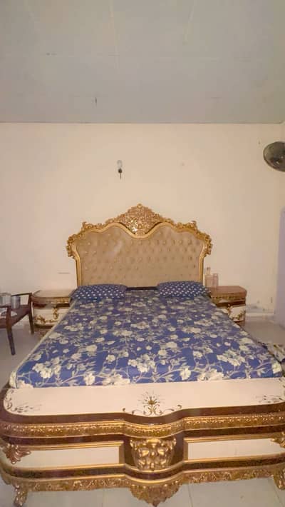 Bed side tables and dressing