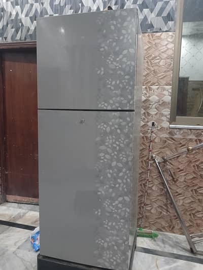 Haier ki Fridge hain.