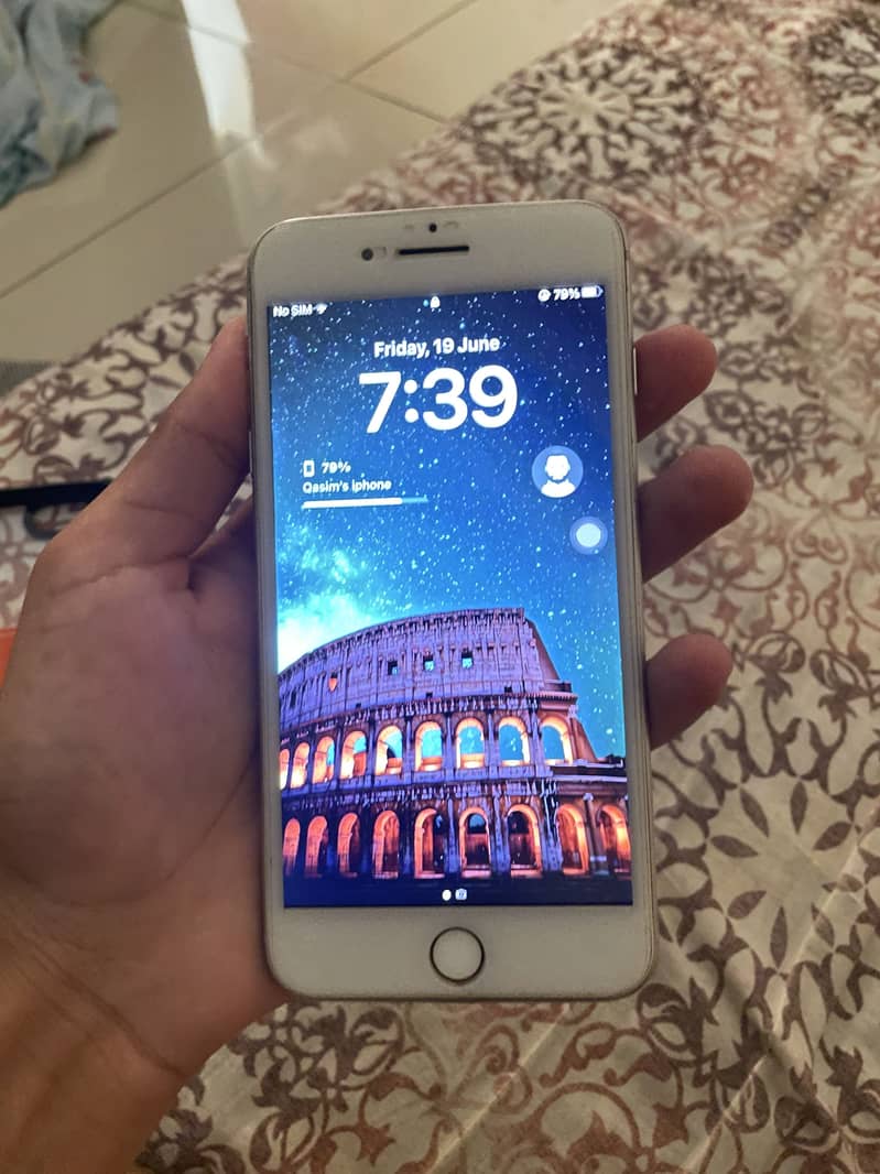 Apple iPhone 8 Plus 0