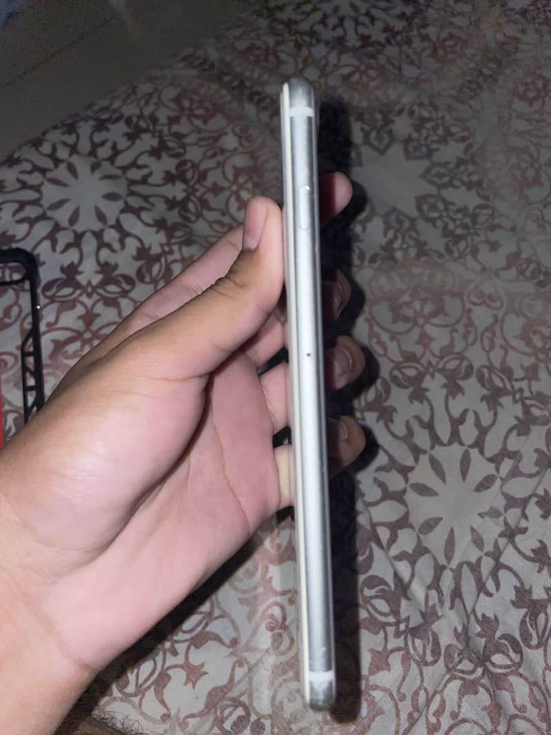 Apple iPhone 8 Plus 1