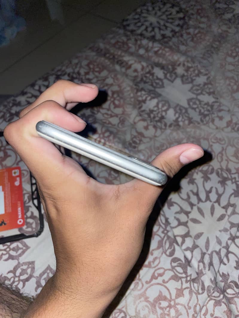 Apple iPhone 8 Plus 3